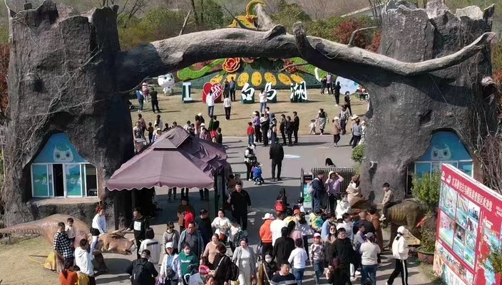 主題展覽、缤紛花景……白馬湖春日精彩不停歇