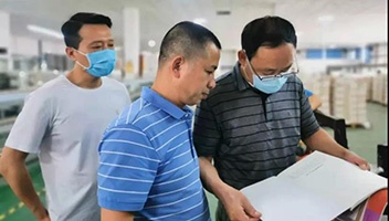 江蘇鳳凰出版傳媒集團莅臨新華企業巡檢教材印制工作